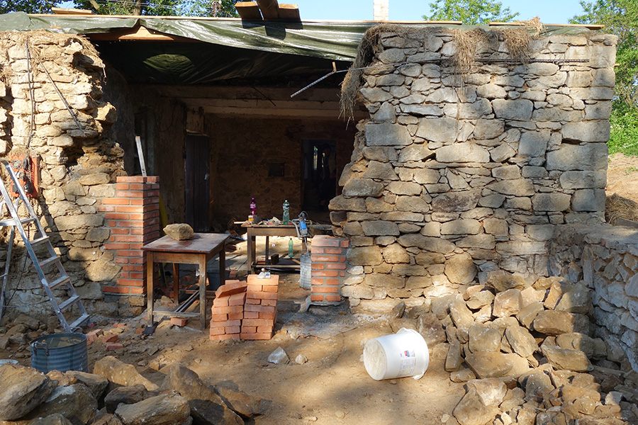 zemědělské stavení na Vysočině během rekonstrukce interiéru